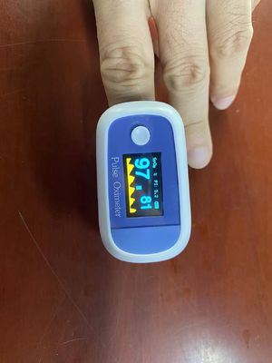 Oksimeter Pulsa Jari OLED Portable Medical Untuk Klinik Rumah, monitor oksigen darah