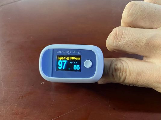 0.96 inci OLED Pulsa Oximeter Jari Kecil Manual Empat arah disesuaikan