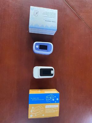Oksimeter Pulsa Jari Medis yang Bisa Disesuaikan Kecil OLED Untuk Anak Dewasa, monitor oksigen darah